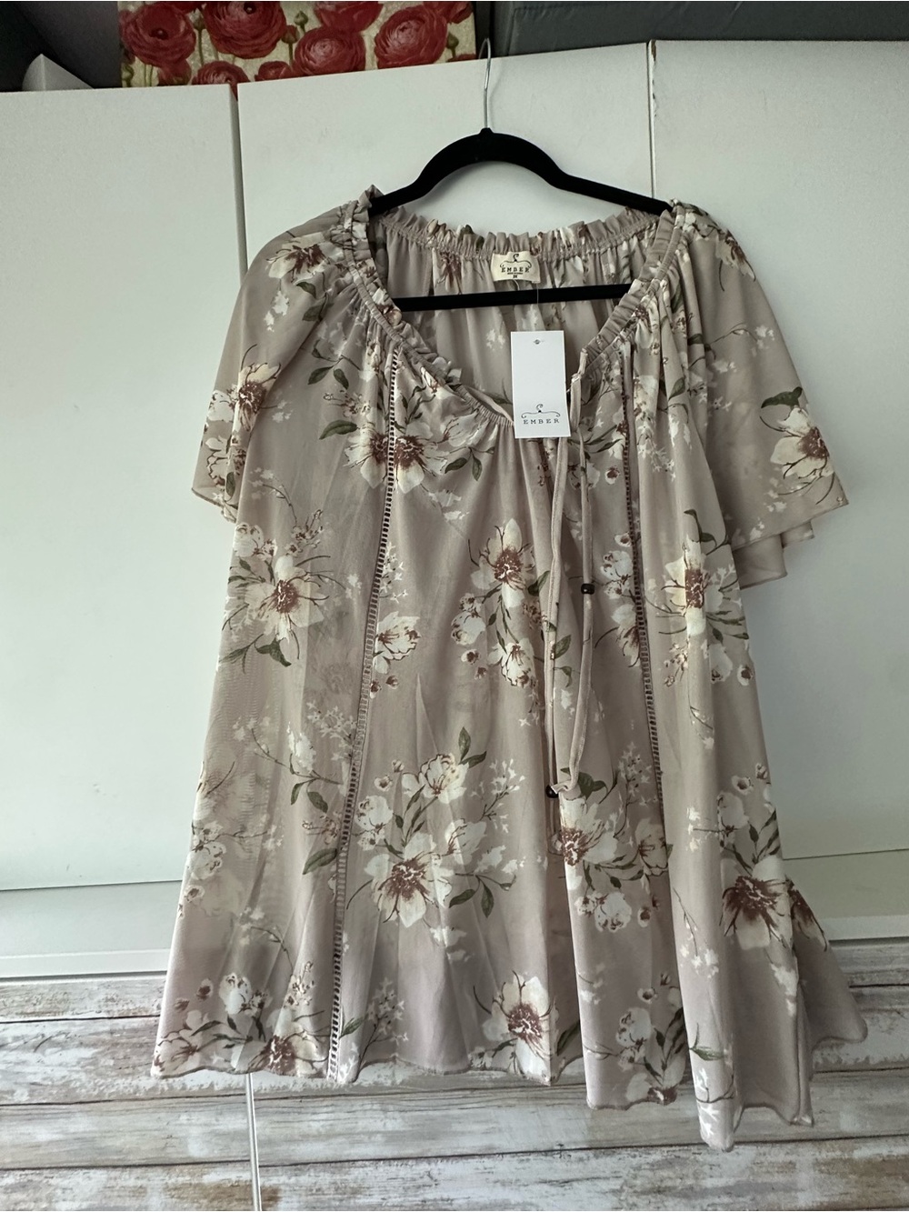 🌸 Ember Women’s 3X Taupe Floral Bell Sleeve Peasant Blouse NWT
